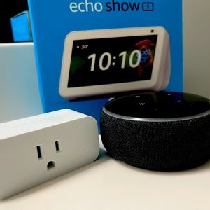Echo show 5, smart plug and echo dot